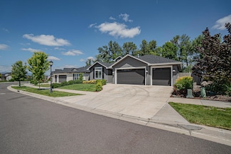 3857 Arizona Dr, Medford, OR 97504