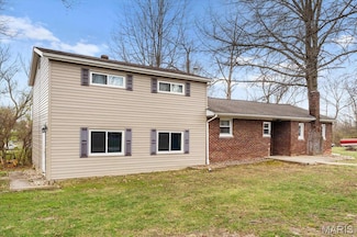 10 Cozy Ln, Fairview Heights, IL 62208