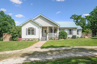 2461 Carbide Ln, Keokuk, IA 52632