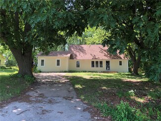 2422 N Whitney Rd, Independence, MO 64058