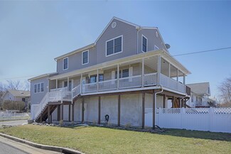 27 Suffolk Ave, Port Monmouth, NJ 07758