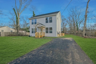 407 Floyd Rd S, Shirley, NY 11967