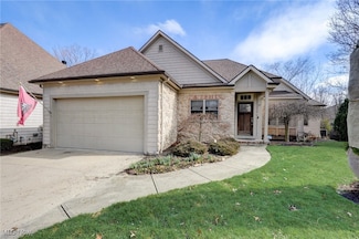 9 River Side Dr, Rocky River, OH 44116