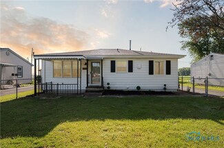 1220 42nd St, Fostoria, OH 44830