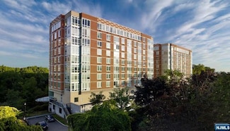 600 12th St Unit 505, Palisades Park, NJ 07650