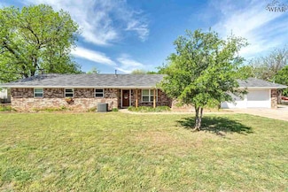 600 S Walnut St, Holliday, TX 76366