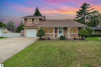 521 Smith St, East Tawas, MI 48730