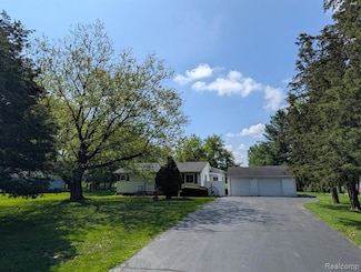 5062 Kendall Dr, Burton, MI 48509