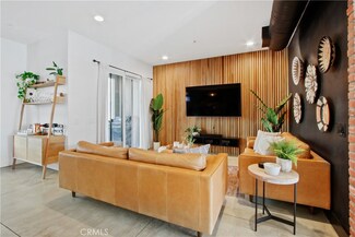 213 1/2 N Main St, Santa Ana, CA 92701