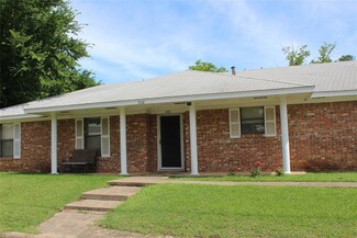210 E Witt St, Wolfe City, TX 75496
