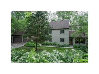 8 Hillcrest Heights Ln, Mount Vernon, IA 52314
