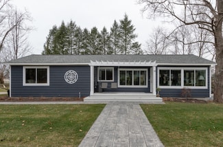 14 E Fremont St, Douglas, MI 49406