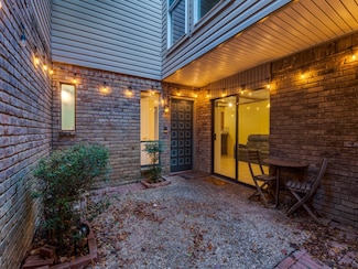 614 Old Country Rd, Duncanville, TX 75137