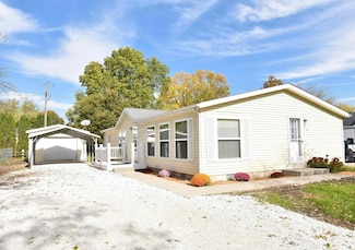 909 E 8th St, Fowler, IN 47944