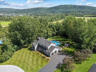 38 Bay View Dr, Saint Albans, VT 05478