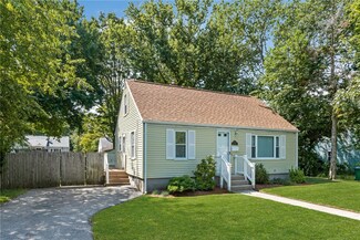 284 Park Ave, Warwick, RI 02889