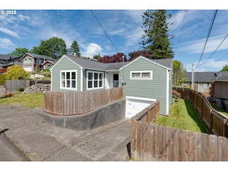 1858 5th St, Astoria, OR 97103