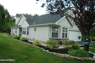 29 Strawberry Ln, Lakewood, NJ 08701