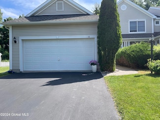 18 Rockrose Dr, East Greenbush, NY 12061