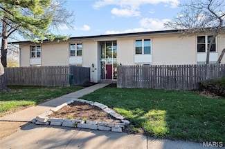 10469 Briarbend Dr Unit 4, Saint Louis, MO 63146