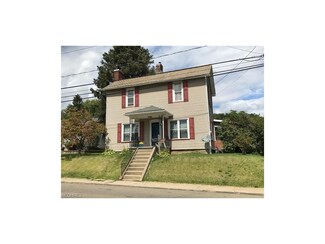 678 W Martin St, East Palestine, OH 44413