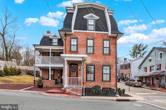 85 Swan St, Lambertville, NJ 08530