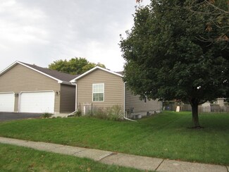 720 Meadow Ln, Hinckley, IL 60520