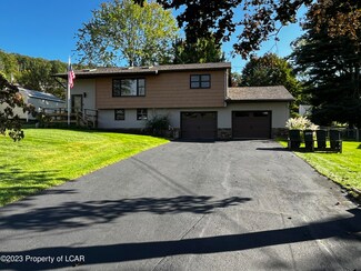 4 Sycamore Rd, Mountain Top, PA 18707
