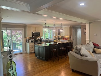 15 Wayne Memorial Dr, North Dartmouth, MA 02747