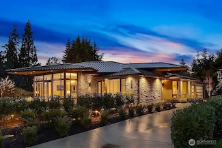 9026 NE 19th St, Clyde Hill, WA 98004