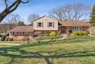 1225 Pembroke Rd, Newark, OH 43055