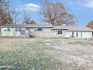 111 Maple St, Exeter, MO 65647