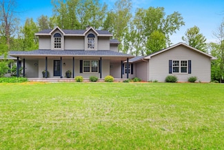 2745 Summerset Cir, Suamico, WI 54173