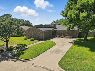 1111 Wilshire Dr, Roanoke, TX 76262