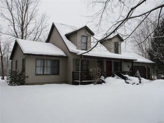 5 Pine Tree Ln, Phoenix, NY 13135