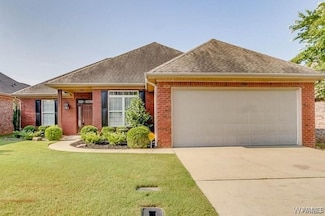 717 Greenbriar Dr, Northport, AL 35473