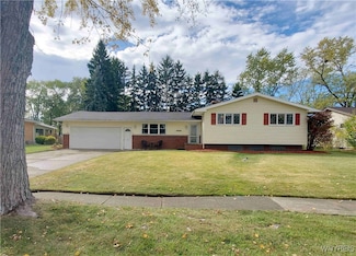 358 Brookwood Dr, Hamburg, NY 14075