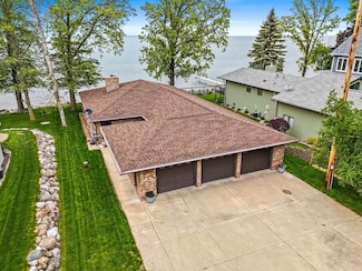 5015 Edgewater Beach Rd, Green Bay, WI 54311