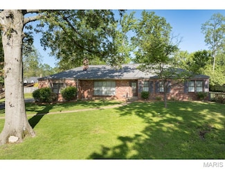 41 Berry Oaks Ln, Saint Louis, MO 63122