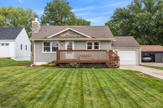 315 Pennsylvania St, Carlisle, IA 50047