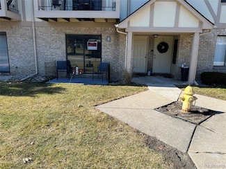 38519 Wellington Dr Unit 9, Clinton Township, MI 48036