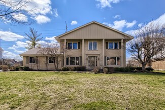 8532 Heather Dr, Burr Ridge, IL 60527