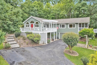 235 Waterwood Dr, Moneta, VA 24121