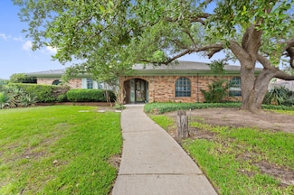 1720 Norwood Dr, Hurst, TX 76054