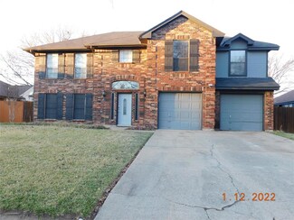 554 Newberry St, Grand Prairie, TX 75052