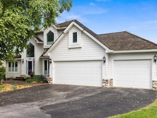 7820 W 96th St, Bloomington, MN 55438