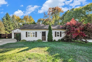 694 Riley St, Holland, MI 49424