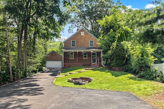 114 E Mitchell Ave, Cheshire, CT 06410