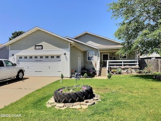 1810 N Meadows Dr, Neosho, MO 64850