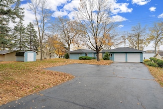 810 N Shore Dr, Waterville, MN 56096